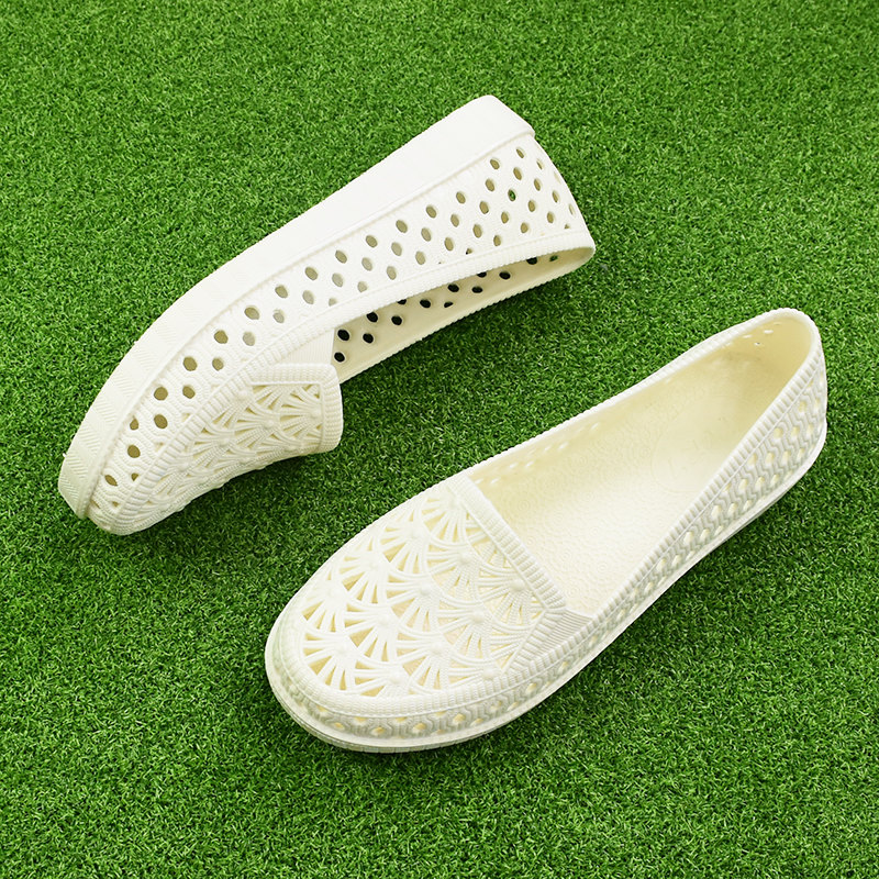 Summer new white plastic sandals female mother comfortable soft bottom toe beach shoes non-slip hollow hole shoes tide