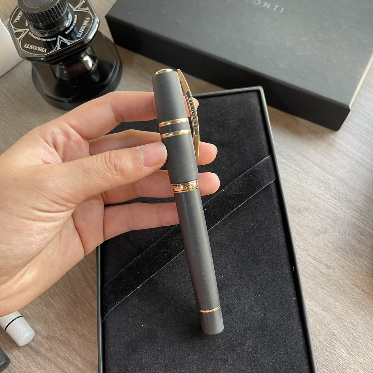 Ручка перьевая 意大利visconti智人系列 火山岩 18k金尖钢笔