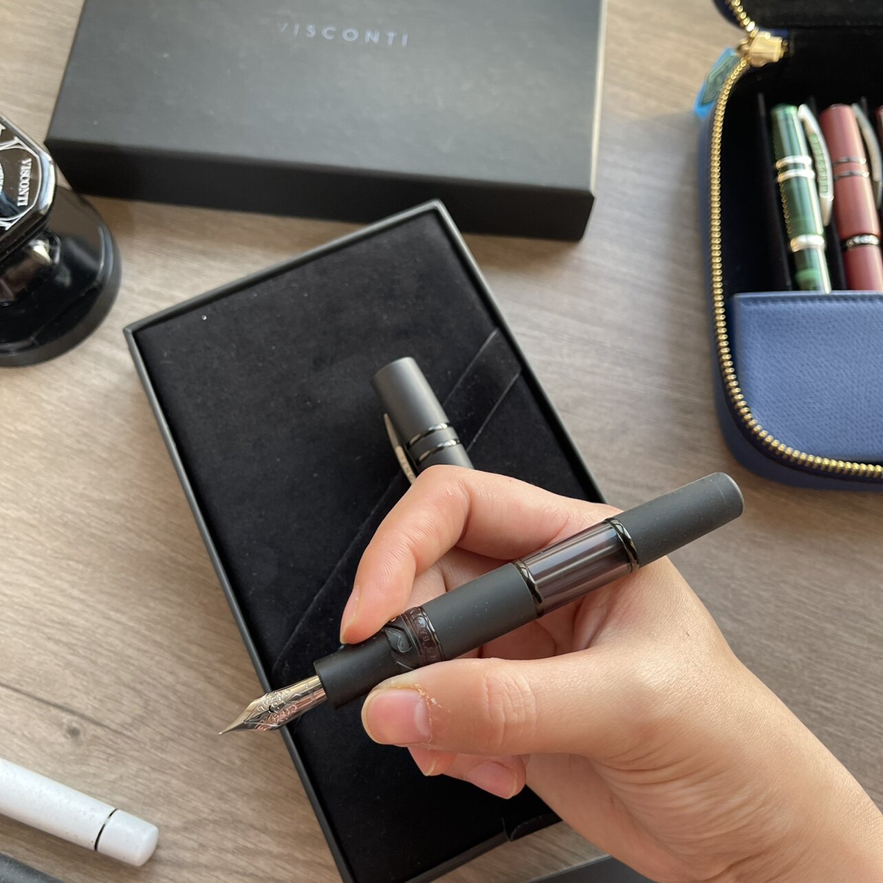 Ручка перьевая 意大利visconti智人系列 火山岩 18k金尖钢笔