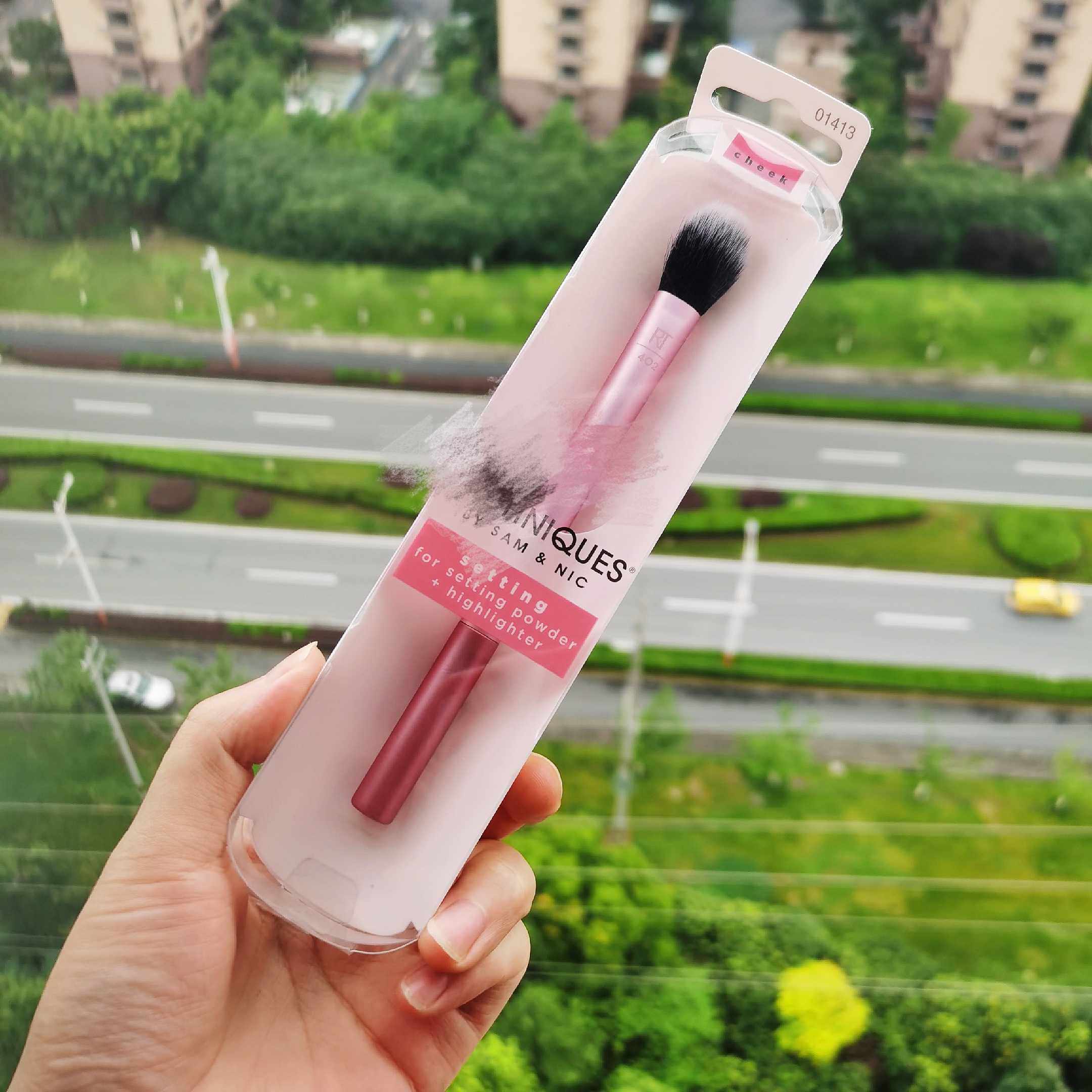 Pick up leaks RT highlighting brightening powder brush RT beginner students portable model repairing hot selling makeup brush 1413