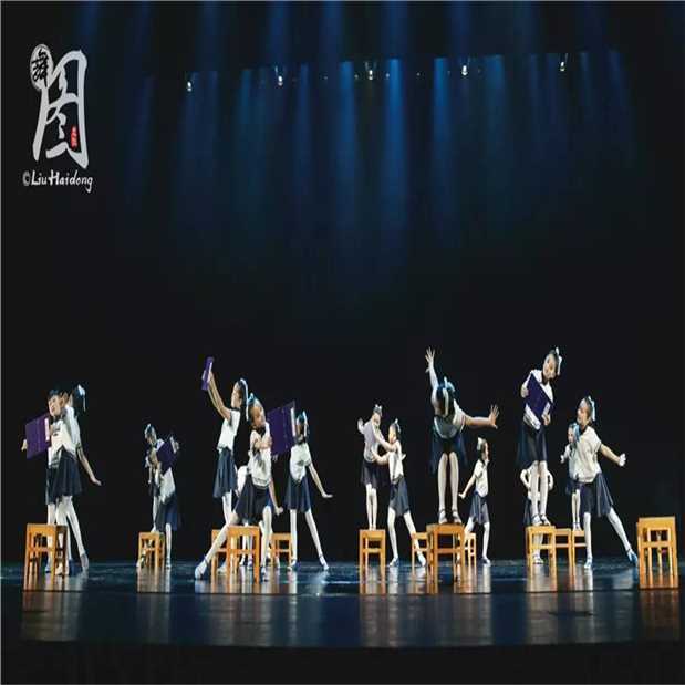 Cuốn sách 琅琅 颂 琅琅 đạo đức thông qua trang phục trẻ em thứ chín theo phong cách biểu diễn vũ đạo Xiaohe cuốn sách Tong Guoxue quần áo cho trẻ 14 tuổi nam