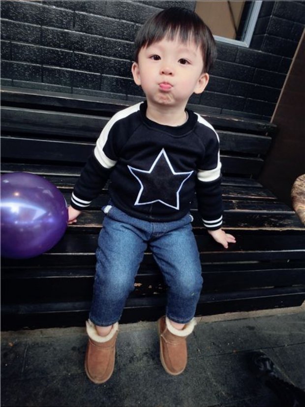 Cha mẹ và con mùa thu đông 2018 gia đình mới của ba gia đình đầy đủ cộng với áo len nhung cho mẹ và áo trẻ em tải áo khoác cho trẻ em mẫu áo đồng phục gia đình