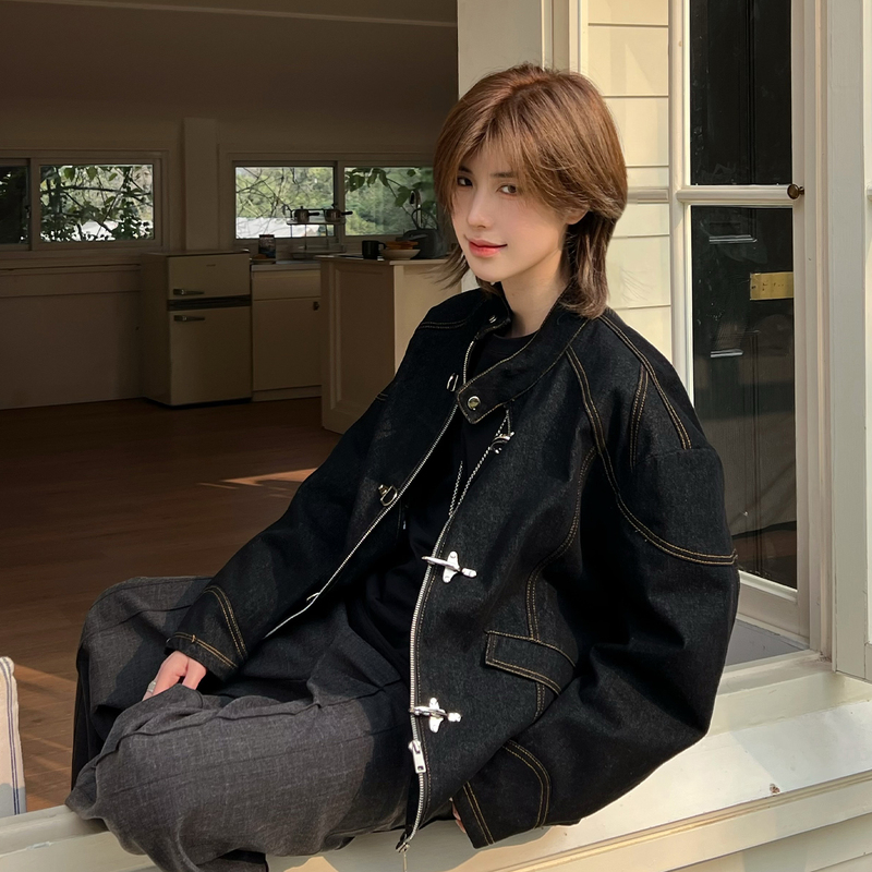 Ja1 Never Stays up Late, American-Style Design with Airplane Buckle Denim Jacket, Unisex, Visible Stitching, Versatile Black Jacket Ja1 Never Stays up Late, American-Style Design with Airplane Buckle Denim Jacket, Unisex, Visible Stitching, Versatile Black Jacket