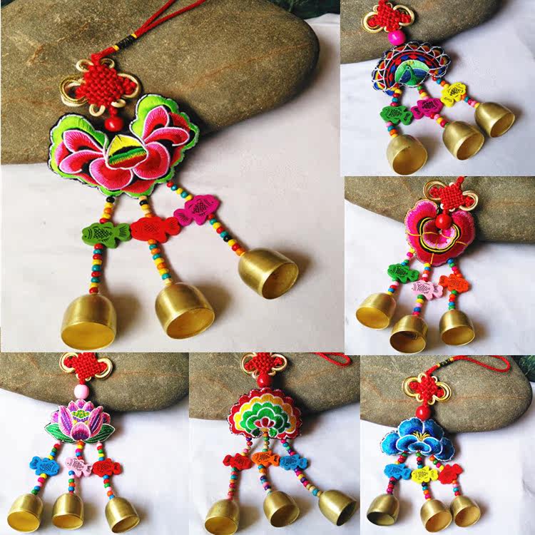 Yunnan ethnic double-sided embroidered wind bells handmade by hand to make bronze bell bell car pendant bag hanging toy windbell
