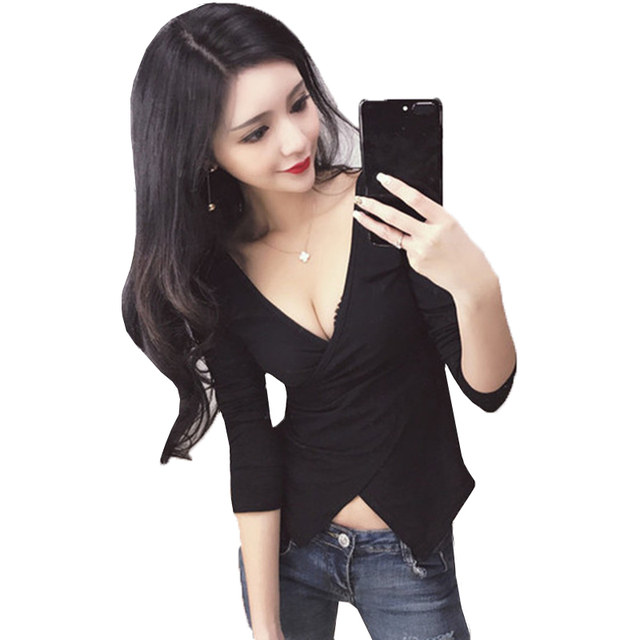 Sexy V-neck low-cut bottoming shirt for women, new slim-fitting cross T-shirt, versatile stretch cotton black large size solid color top