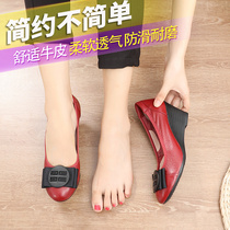  Red leather shoes female mother shoes mid-heel leather soft sole comfortable wedge heel middle-aged people 30-40-50 years old fashion single shoes