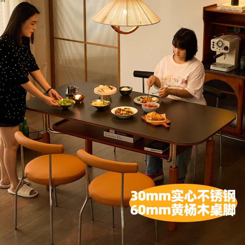 胡桃木与不锈钢交织的艺术餐桌配饰