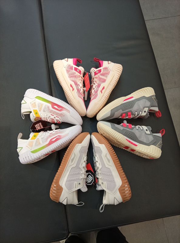 Li-Ning Anti-Wu 3 Low Actual Combat Basketball Shoes Men's Shoes with Technology for Shock Absorption, Anti-Slip and Wear-Resistant Basketball Shoes Abfu005
