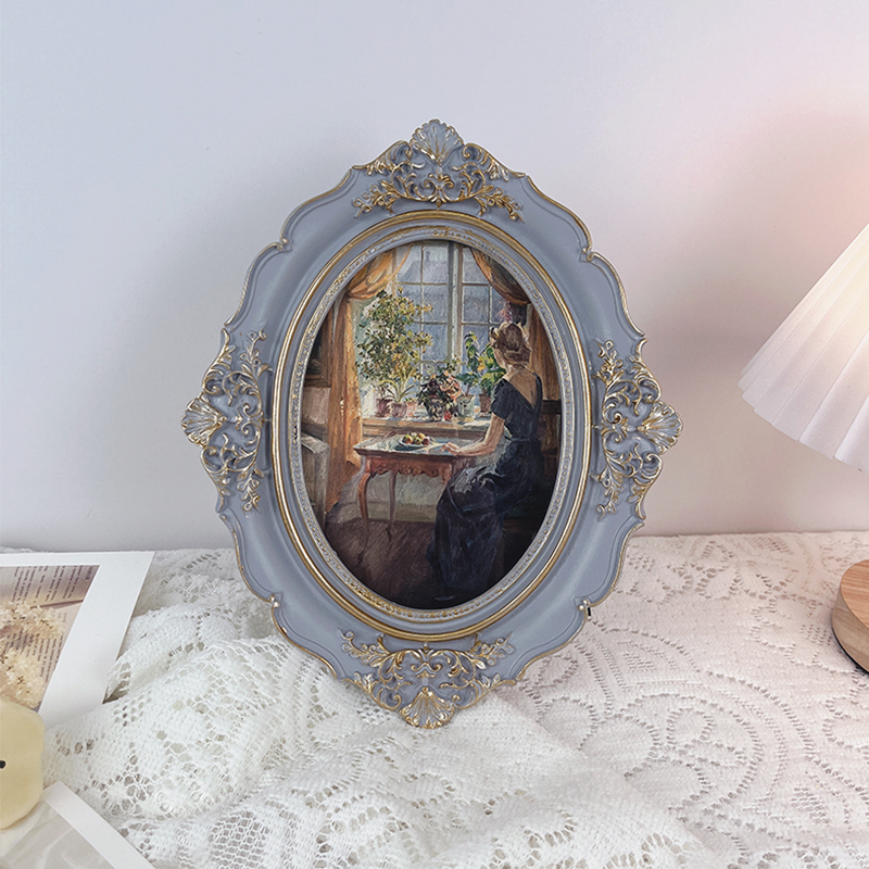 French and American European-Style Retro Desktop Ornaments, Oil Paintings, Decorative Paintings, Living Room and Bedroom Light Luxury Wall Hangings, Cream Style Oval Photo Frames