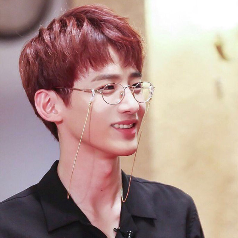 Bai Jingting's same style glasses chain hanging neck female and male anti-radiation glasses computer eye protection anti-blue light degree flat mirror
