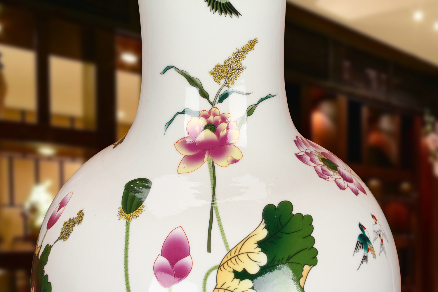 Jingdezhen ceramics powder enamel lotus guanyin of large vases, modern Chinese rural household crafts