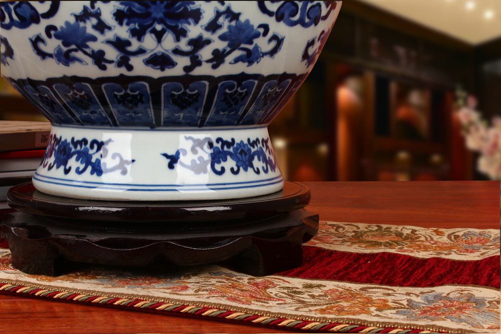 High - grade hand - made of blue and white porcelain of jingdezhen ceramics binaural head sweet garlic Chinese style household vase and furnishing articles