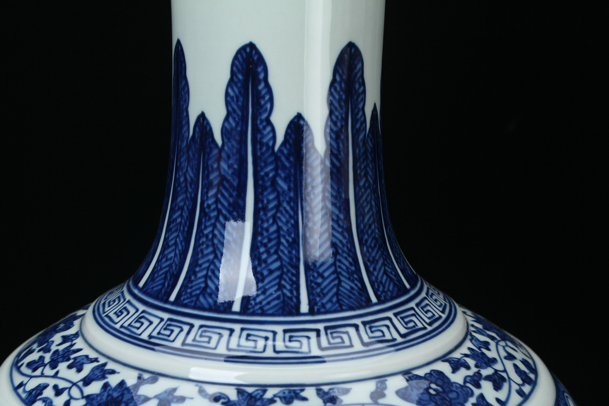 Jingdezhen ceramics vase high - grade hand - made the design blue and white tie up branches of Chinese style classical home furnishing articles of handicraft