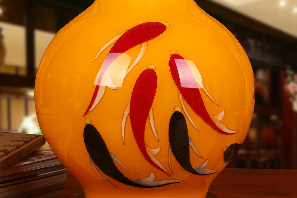 Jingdezhen ceramics gold straw yellow vase with fish every year