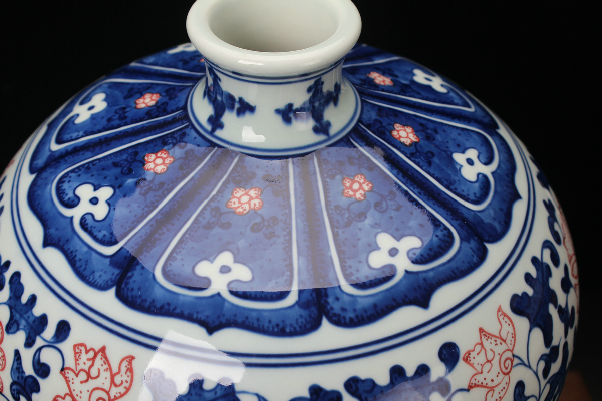 Jingdezhen blue and white youligong high - grade ceramic vases, antique hand - made porcelain lotus flower name plum bottle mesa adornment