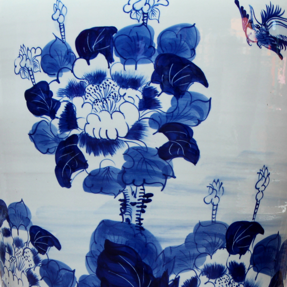 Jingdezhen blue and white ceramics hand - made birds pay homage to the king of large vases, modern Chinese style living room decoration furnishing articles