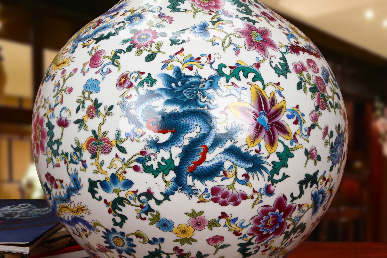 Kowloon, jingdezhen ceramics powder enamel in the days of the reward bottle of large vases, antique Chinese style household crafts