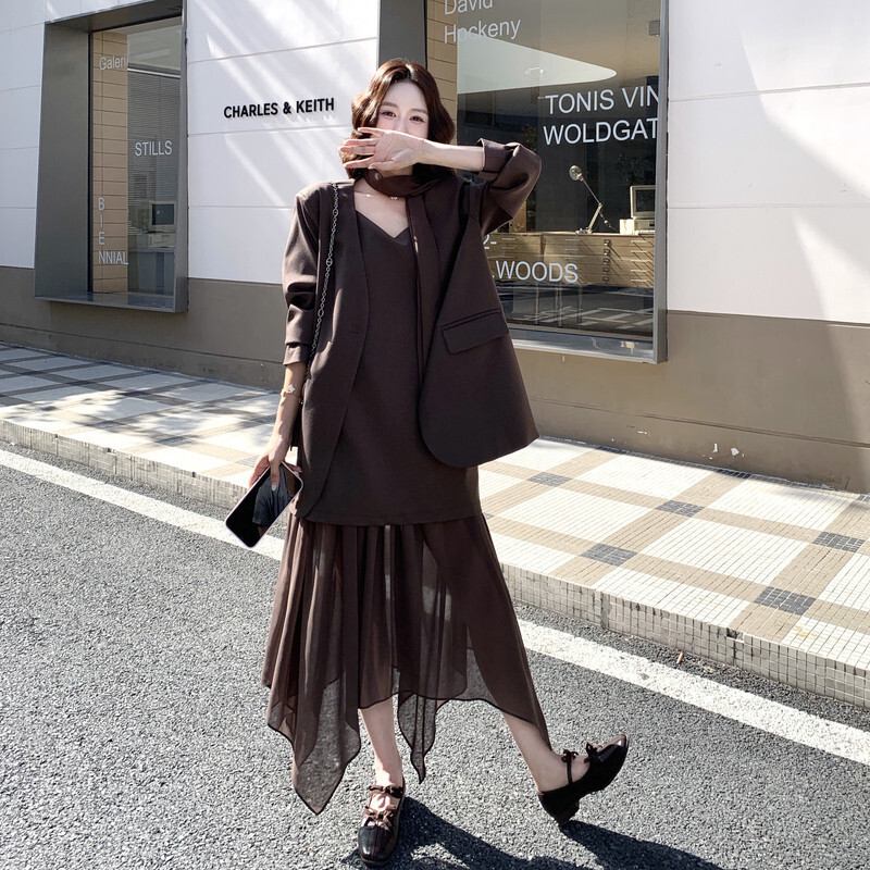 Maillard-Colored Stylish Blazer and Irregular Strap Dress Set for Women, Early Spring and Autumn Two-Piece Outfit Maillard-Colored Stylish Blazer and Irregular Strap Dress Set for Women, Early Spring and Autumn Two-Piece Outfit