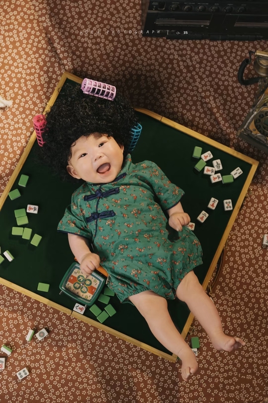 Baby Retro 80S Themed Green Floral Buttoned Romper for 100-Day and Half-Year-Old Photography Outfit