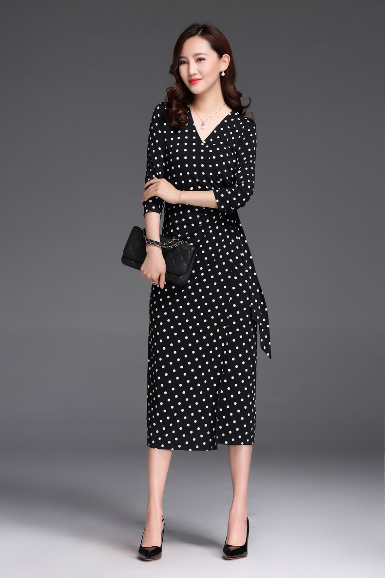 Yue chi 2018 mùa xuân và mùa hè mới bọc váy v- cổ retro sóng điểm eo thời trang sexy kỳ nghỉ ăn mặc váy maxi dài