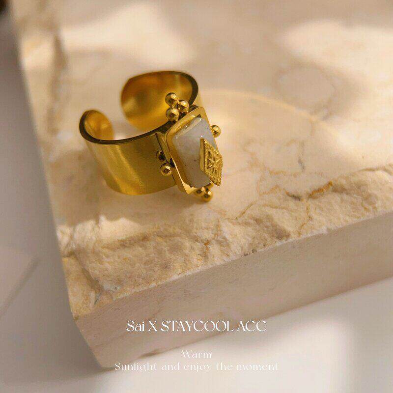 Retro open titanium steel gold shiny medieval ladies ring high-end ring palace style starburst old money square
