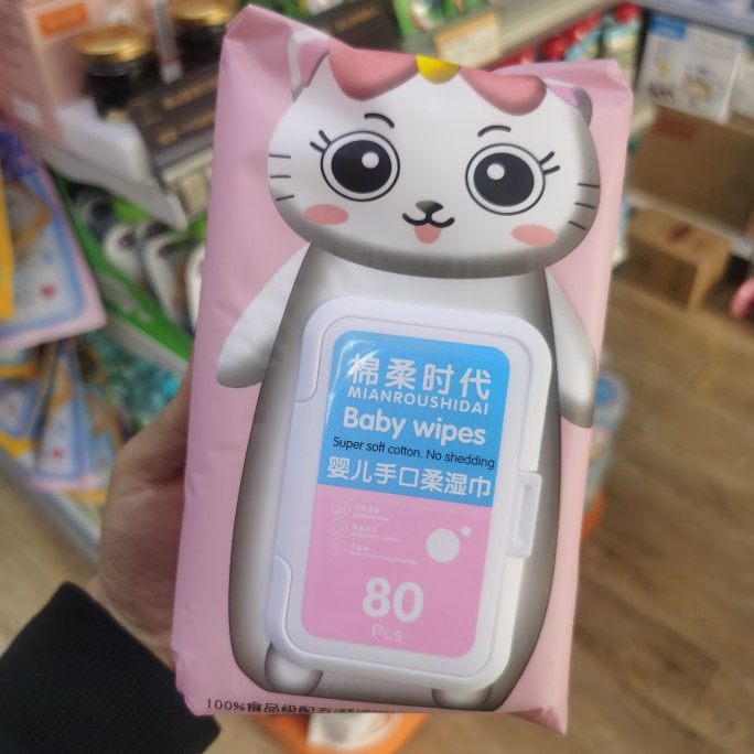 Hand and mouth wet wipes are shipped together with diapers in the cotton soft era