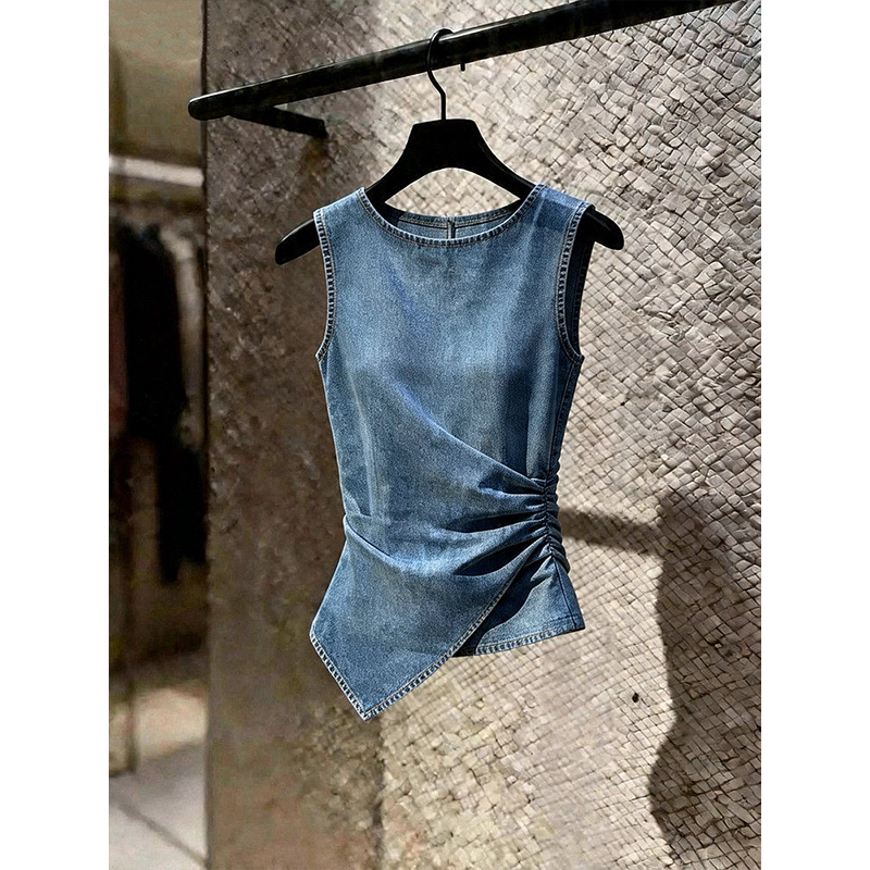 Fashionable, Trendy, Casual, Stylish, Beautiful Design, Versatile, Loose-Fitting, Blue, Beautiful Denim Sleeveless T-Shirt Fashionable, Trendy, Casual, Stylish, Beautiful Design, Versatile, Loose-Fitting, Blue, Beautiful Denim Sleeveless T-Shirt