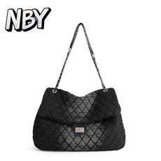 Сумка 2025新款欧美时尚大牌质感大包包水洗牛仔布菱格链条单肩包斜挎包 Mdodoct