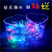 Luminous pineapple cup large induction cup colorful flash pour water is bright factory direct stall hot bar props