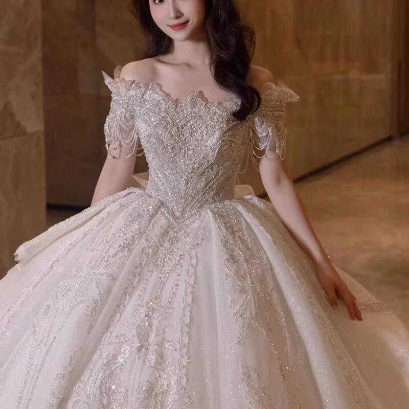 Wedding bride 2024 new high -end light luxury word -shoulder main yarn high -level texture heavy work luxury small trailer tail is thin Wedding bride 2024 new high -end light luxury word -shoulder main yarn high -level texture heavy work luxury small trailer tail is thin