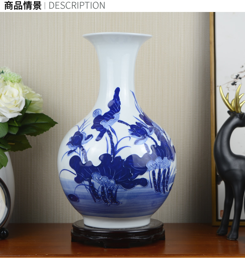 Jingdezhen ceramic vase hand carved Chinese blue and white porcelain is sitting room flower arranging rich ancient frame household adornment furnishing articles