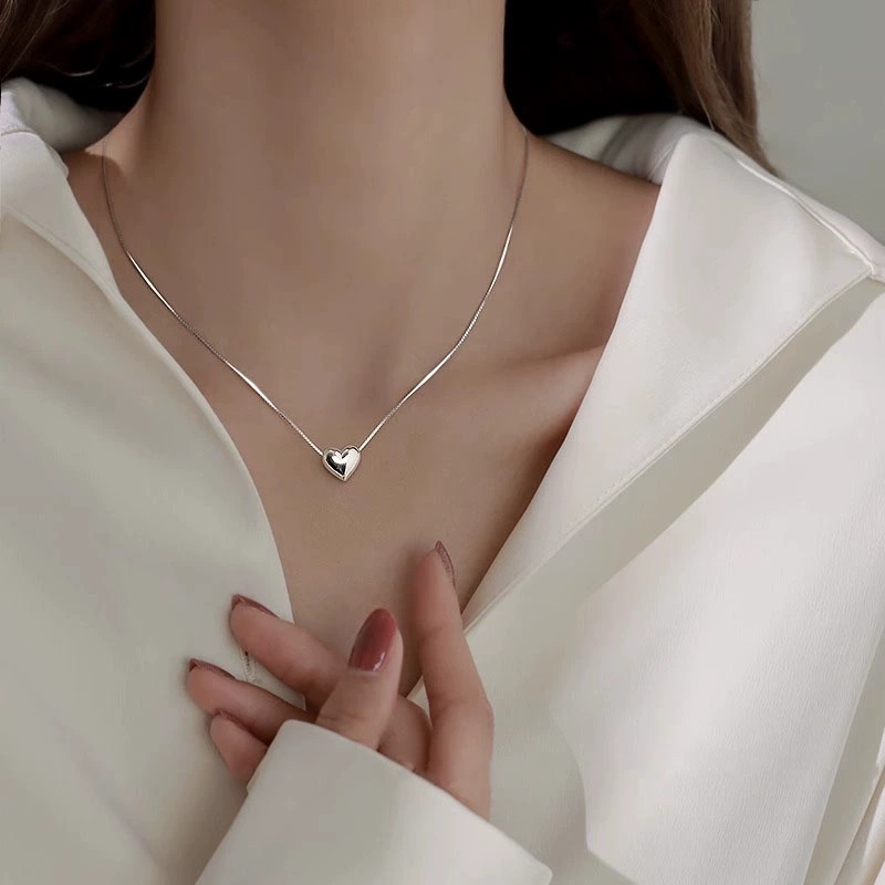 S999スターリングシルバーハートネックレス女性2025新しいホットアクセサリーライトラグジュアリーニッチデザイン520ガールフレンドへの贈り物