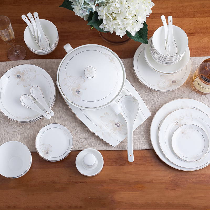 Ceramic tableware suit home dishes suit six combinations of a complete set of small pure and fresh and simple dishes of eating the food bowl plate