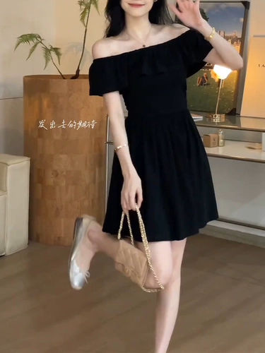 Черное платье на одно плечо во французском стиле с перерывом на чай, длинное платье с талией в стиле Хепберн, новый дизайн 2025 года