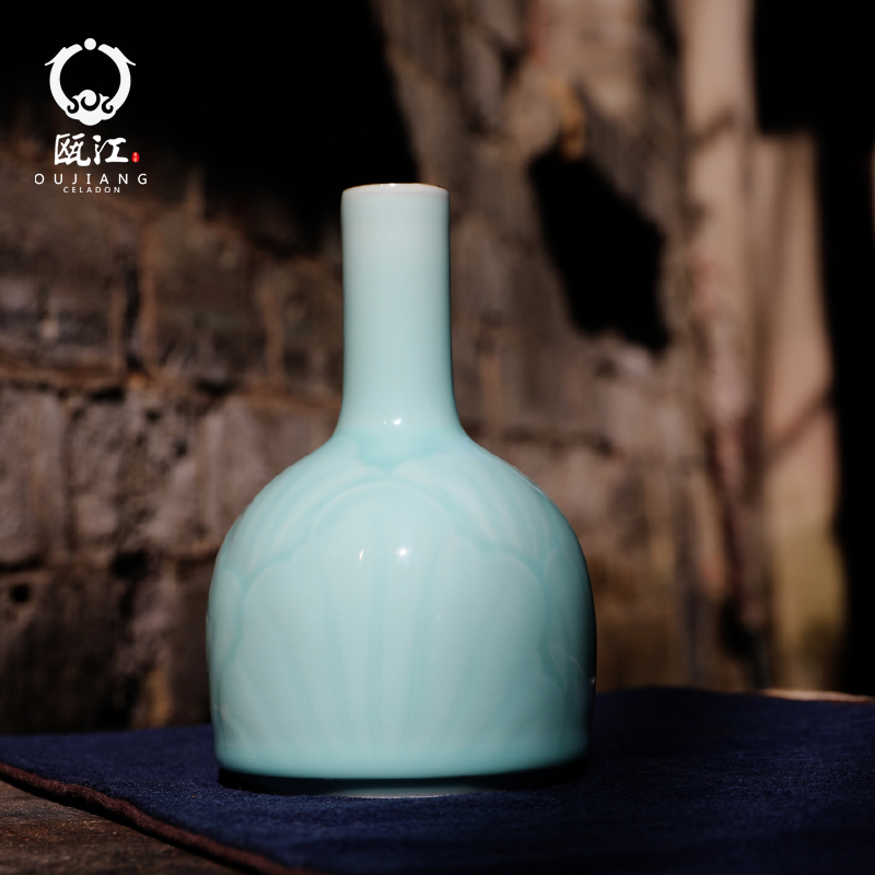 Oujiang longquan celadon vase whirlwind bottle creative ceramic craft flower adornment of the sitting room of Chinese style household furnishing articles