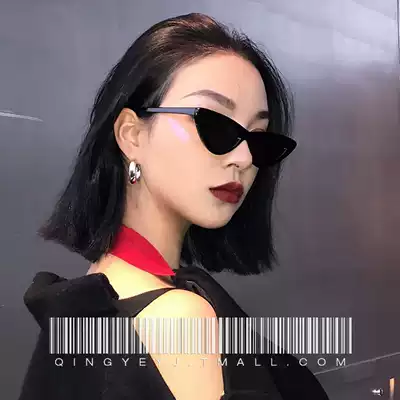 European and American net celebrity street shot ins Retro style Hong Kong flavor triangle cat's eye sunglasses female tremolo bundy Hyuna sunglasses