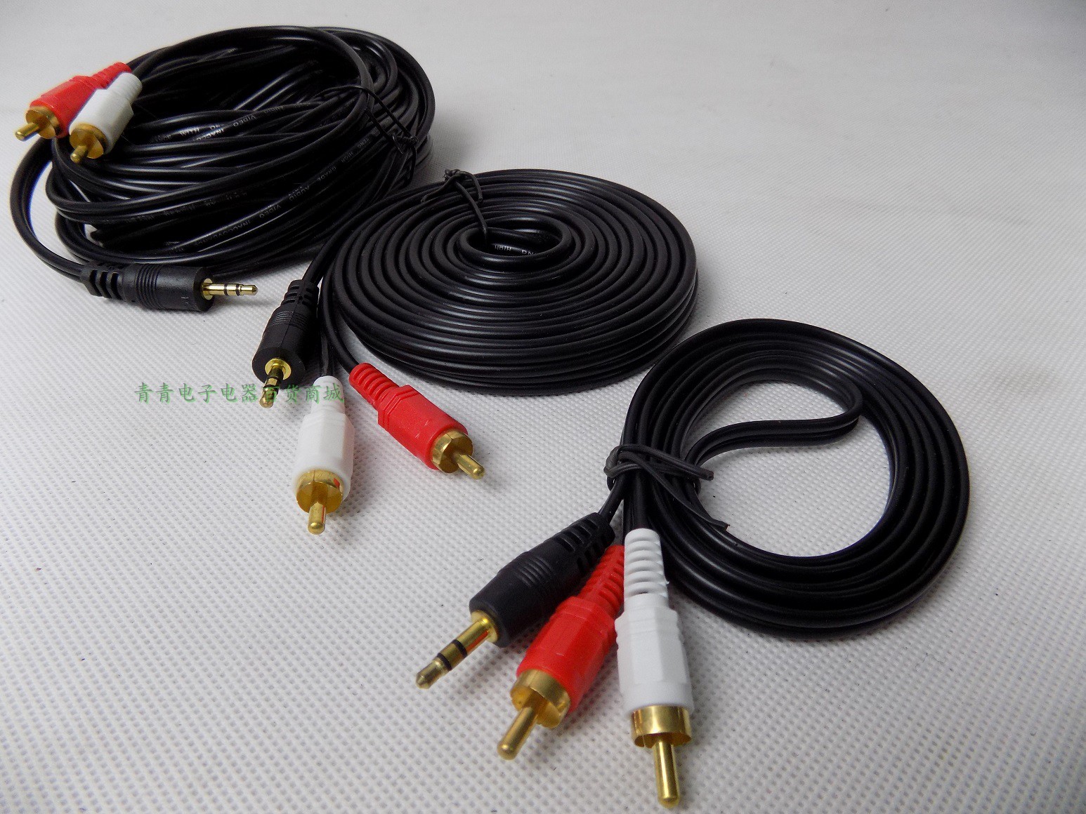 One-to-two audio cable, independent packaging, double lotus head to 3 5 round head, subwoofer audio, connected to mobile phone and computer