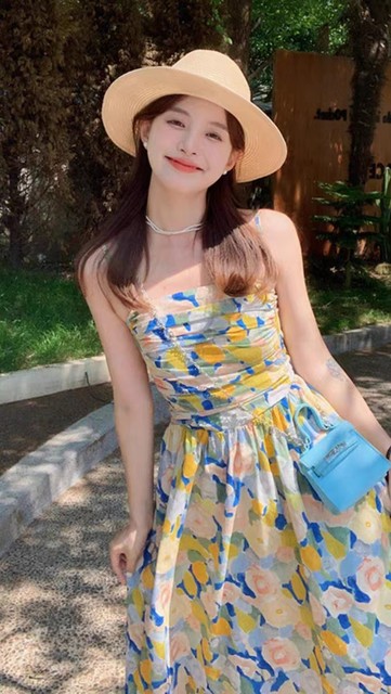 ສີນ້ ຳ ມັນ floral suspender dress ສໍາລັບແມ່ຍິງ summer 2023 ຮູບແບບໃຫມ່ຝຣັ່ງຫວານແອວສູງ seaside resort style tube top skirt