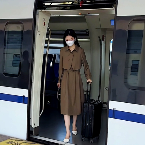 Осенний ретро черный жилет, платье, комплект, 2022, французский стиль, изысканный стиль, яркий броский стиль