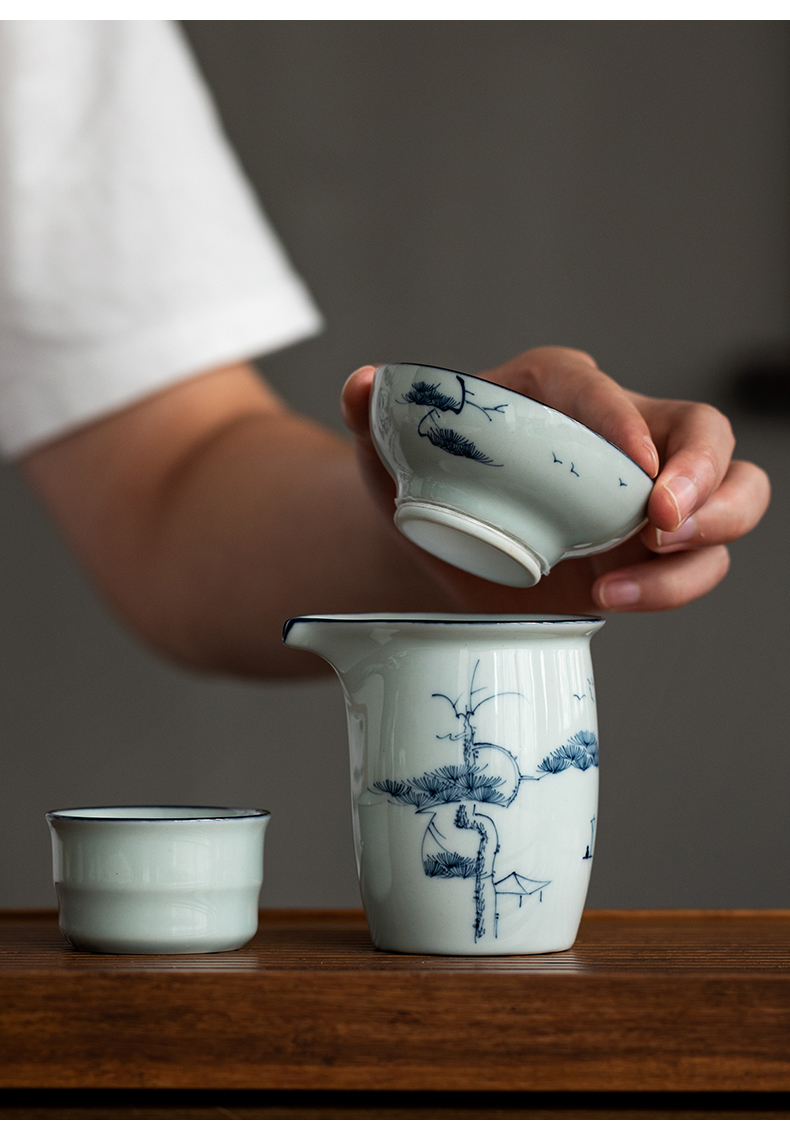 Blue and white tea ultimately responds to clay filter) ceramic filters filter good tea cups creative tea accessories