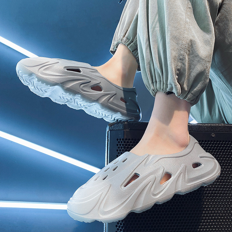 Sandals men's 2022 new summer outer wear non-slip beach hole Baotou stepping on shit feeling driving net red gradient deodorant