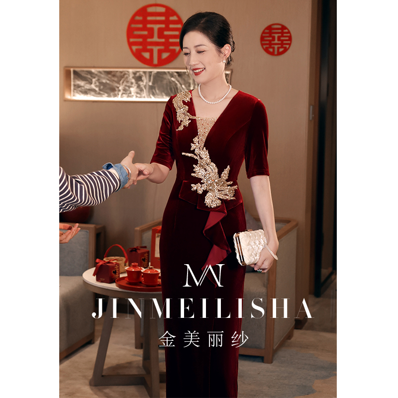 Mother-In-Law Dress for Wedding 2026 New Style Long-Sleeved Velvet High-End Elegant Wedding Banquet Mother's Dress Slimming