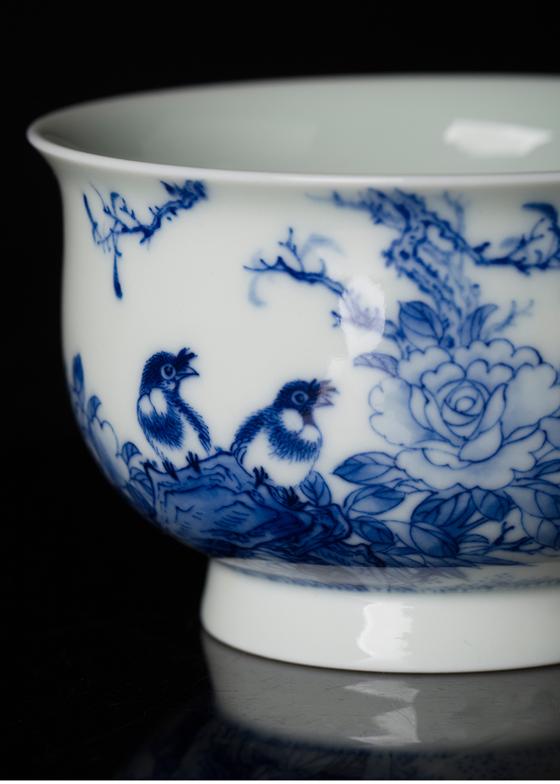 Clock home up jingdezhen blue and white workers maintain heavy industry with hand - made teacup peony flower cups master cup single CPU