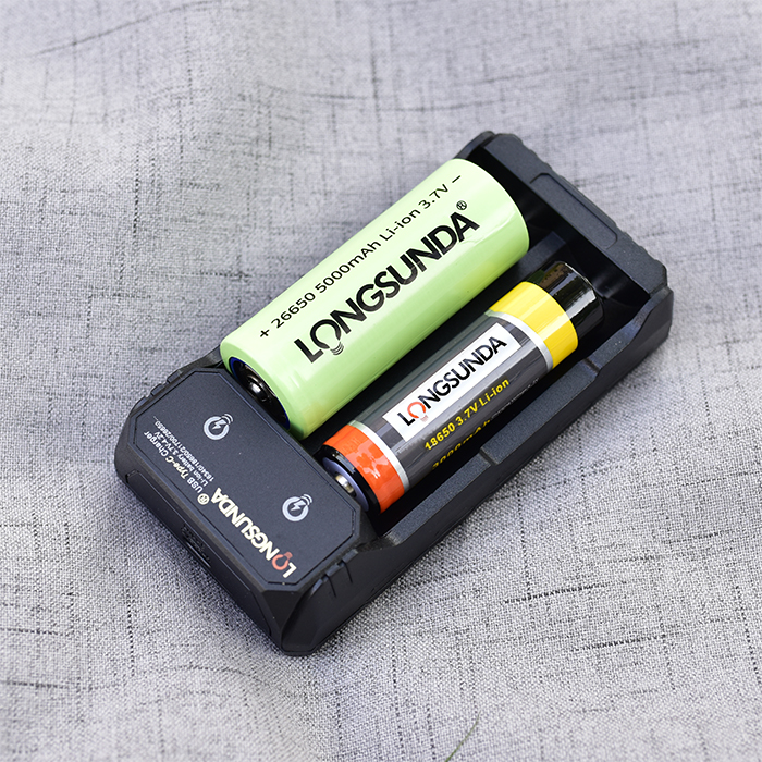 Long Shengda 26650 bright flashlight 3 7v 18650 21700 universal full self-parking car charger