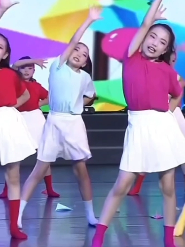 Детская служба работы юноша жизнеспособность Candy Coland Cotton Performances Притворяется, что они детский шесть -один ученик начальной школы.