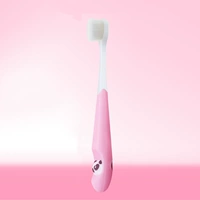 Розовая зубная щетка