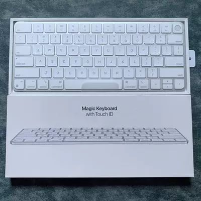 Проводная/беспроводная клавиатура Apple Magic Keyboard с беспроводным Bluetooth управлением и сенсорным отпечатком ID