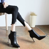 Демисезонная обувь на высоком каблуке, короткие сапоги с заостренным носом, коллекция 2021, подходит для подростков