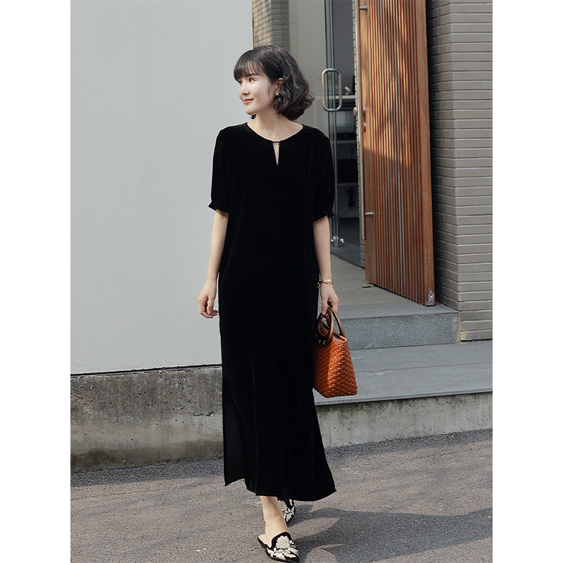 Jiaqi Ruixi! Mulberry Silk and Gold Velvet! Minimalist Row Style Short-Sleeved Dress with a Slit at the Chest, Slimming and High-End Jiaqi Ruixi! Mulberry Silk and Gold Velvet! Minimalist Row Style Short-Sleeved Dress with a Slit at the Chest, Slimming and High-End