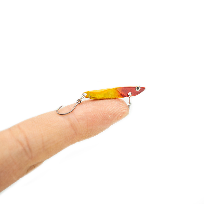 Water dog road sub-bait iron plate 1 8g3g stream micro-object mini small iron plate metal bait horse mouth white strip Luofei fake bait